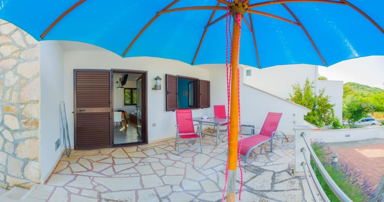 The Sea House Apartments Vis Bagian luar foto