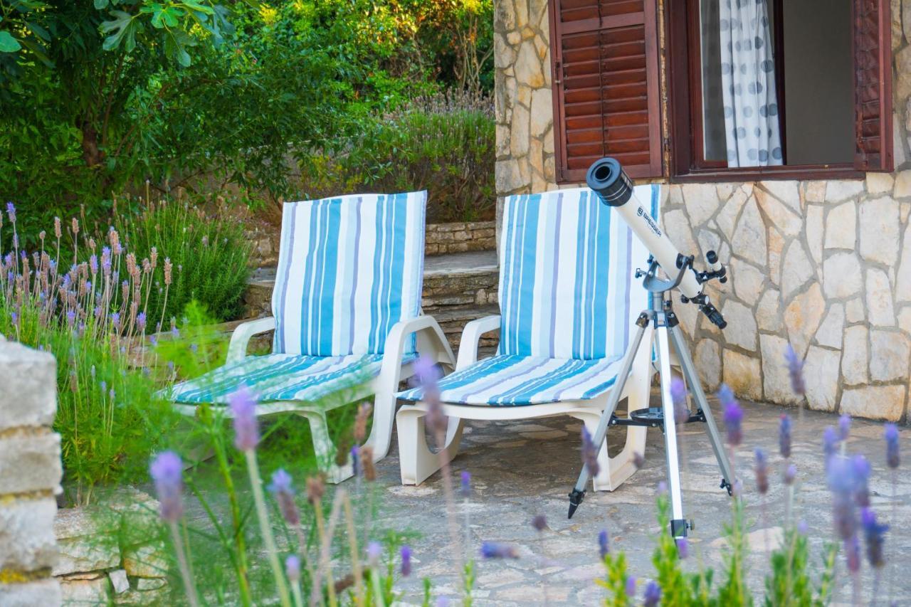 The Sea House Apartments Vis Bagian luar foto