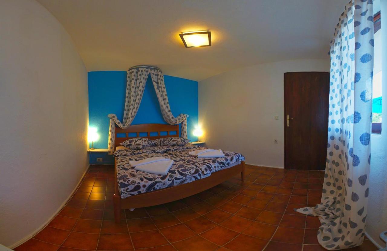 The Sea House Apartments Vis Bagian luar foto