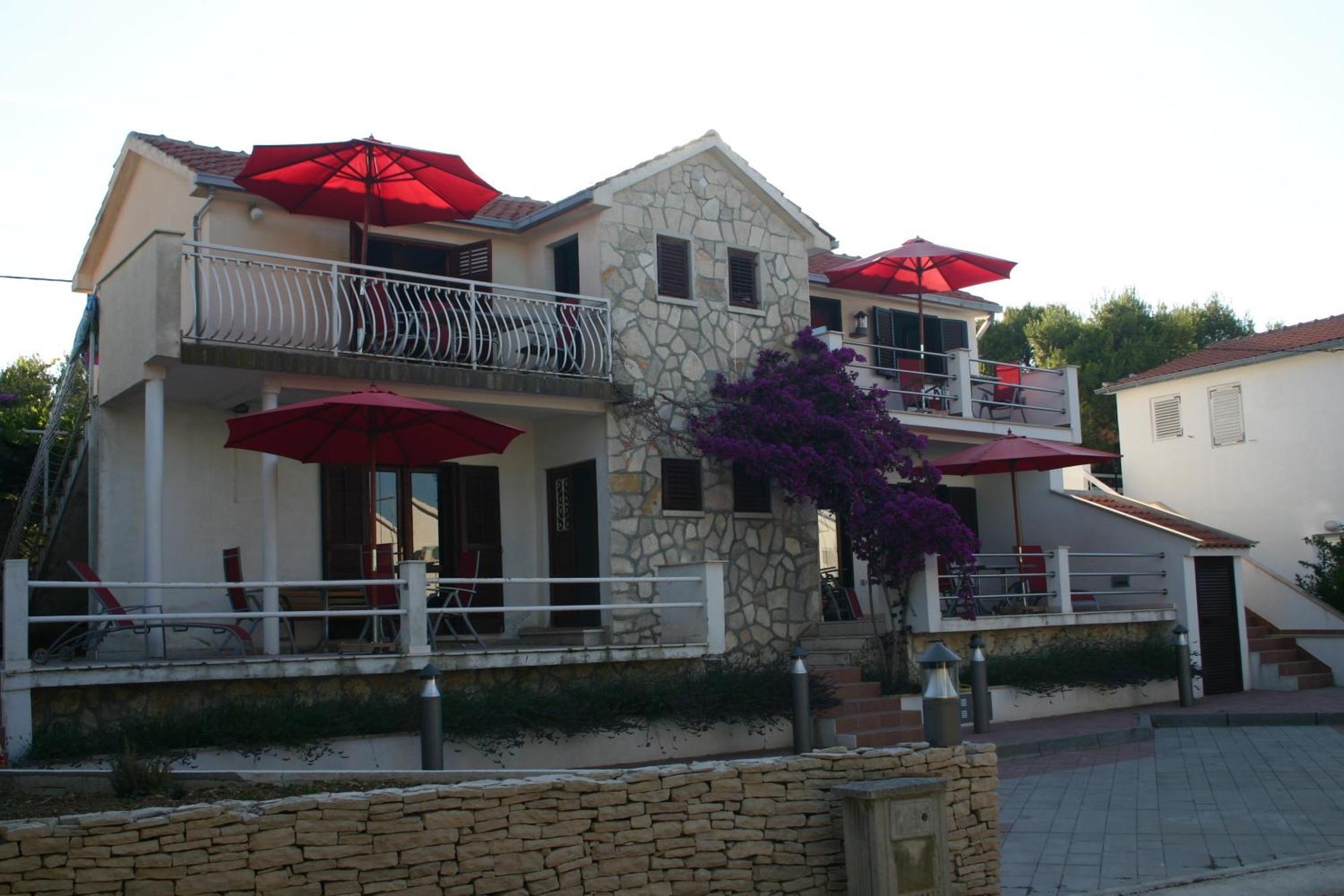 The Sea House Apartments Vis Bagian luar foto