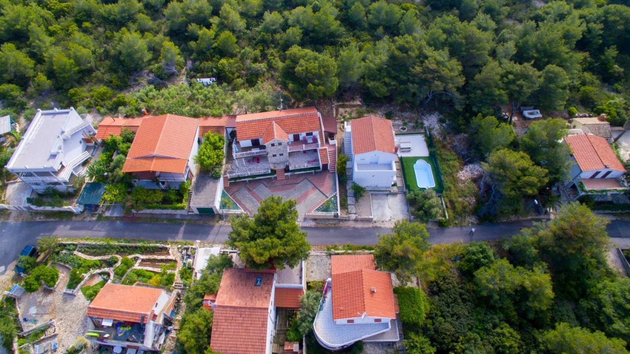 The Sea House Apartments Vis Bagian luar foto