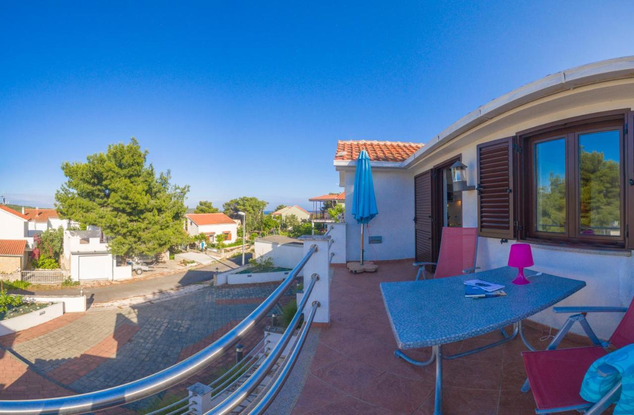 The Sea House Apartments Vis Bagian luar foto