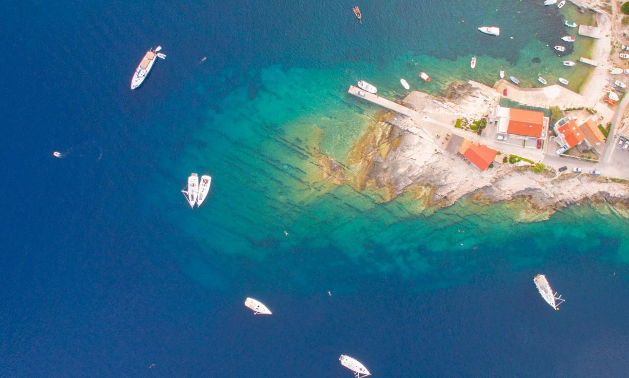 The Sea House Apartments Vis Bagian luar foto
